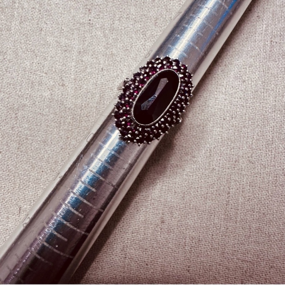 Prague | Ring | Garnet Ring in Sterling Silver - Picture 5 of 10